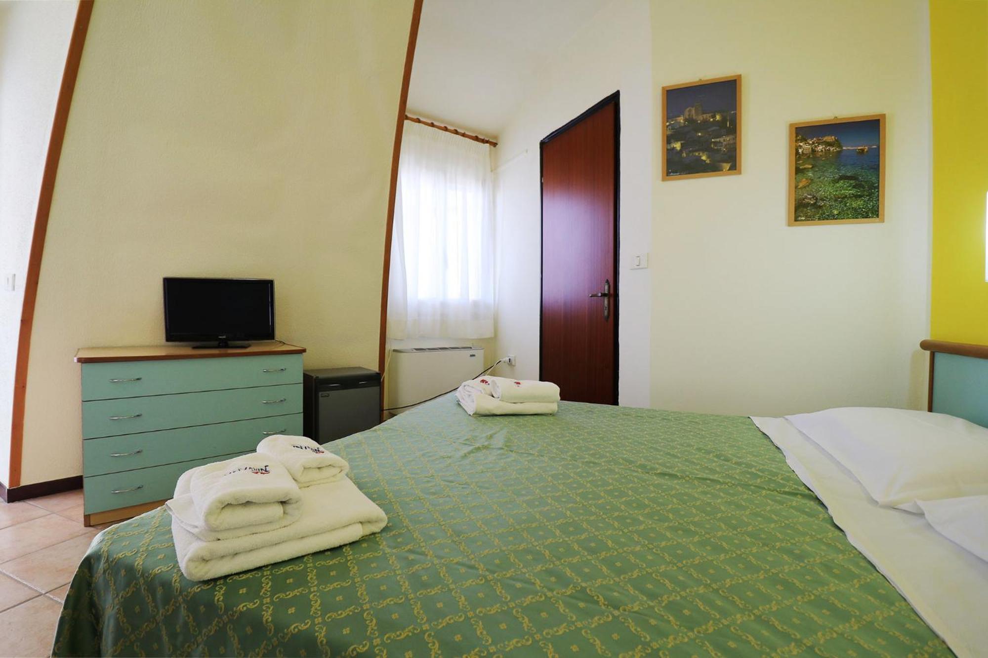 Nirvana Club Village Ботричелло Экстерьер фото